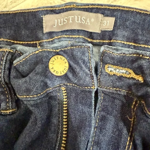 JustUSA Dark Wash Distressed Skinny Jeans – Size 31 - Picture 3 of 3